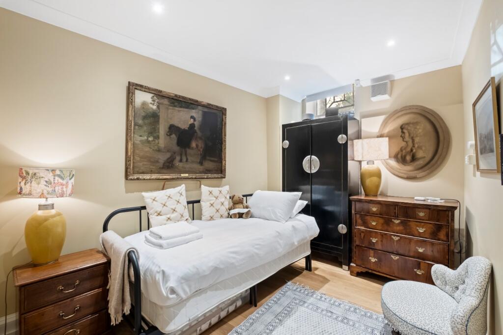 4 bedroom mews property for rent