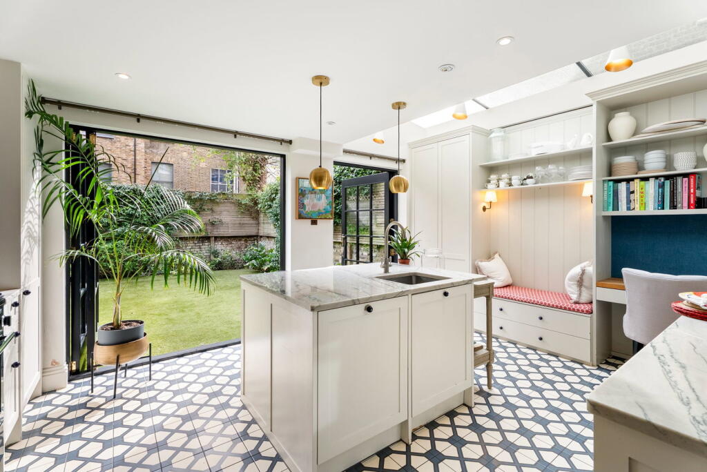 Main image of property: Warbeck Road, London, W12