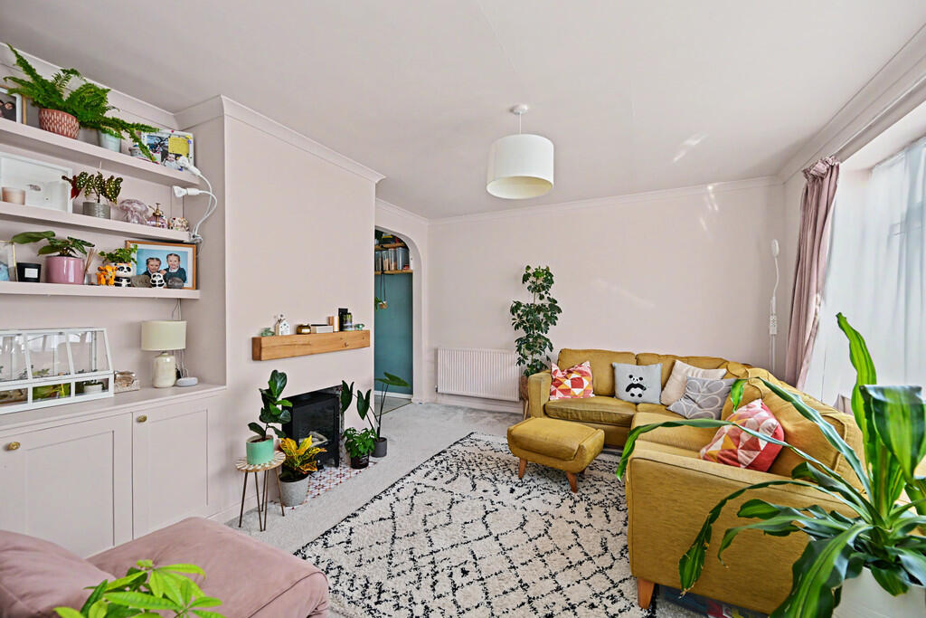 House in Rugby, Warwickshire - View 2