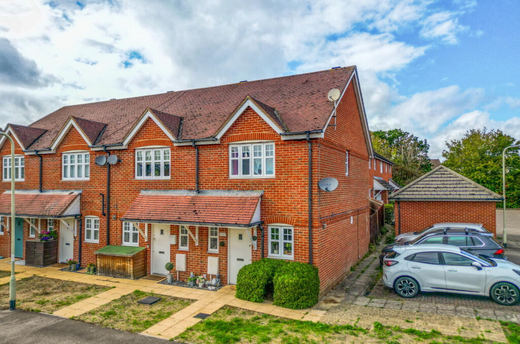 Main image of property: Songbird Close, Shinfield, Reading, Berkshire, RG2