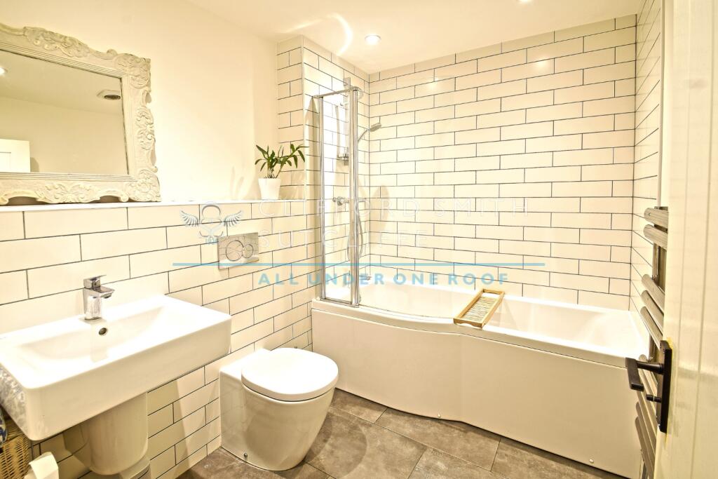 Additional image 22 of Pendle Lane, Fence