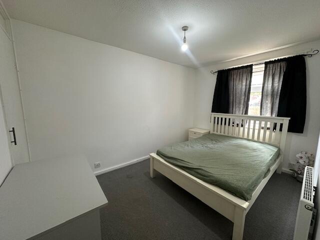 House in Northampton, Wellingborough - More