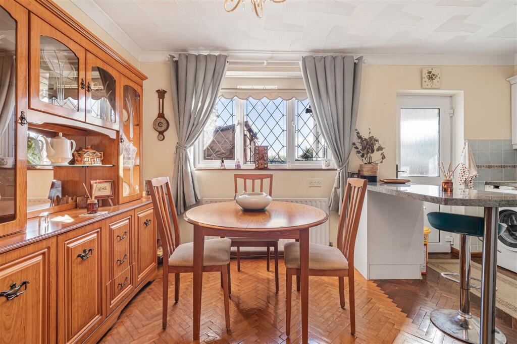 House in Wakefield - View 5