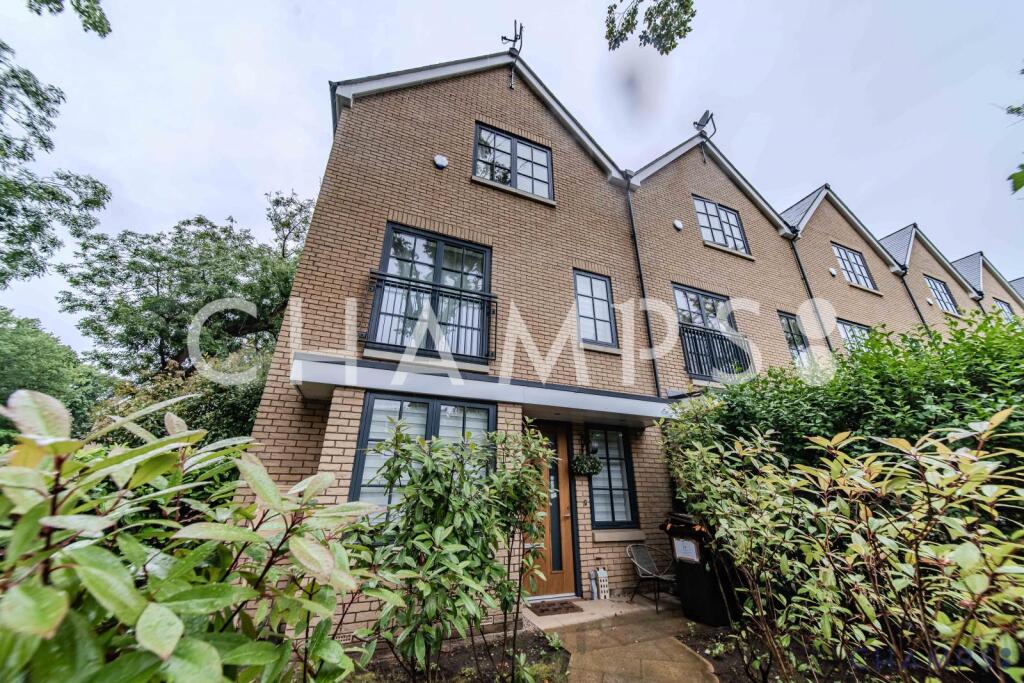 Main image of property: 1 Lawrie Park Crescent, SE26 6HH