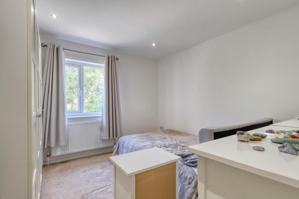 House in High Wycombe, Sands - View 5