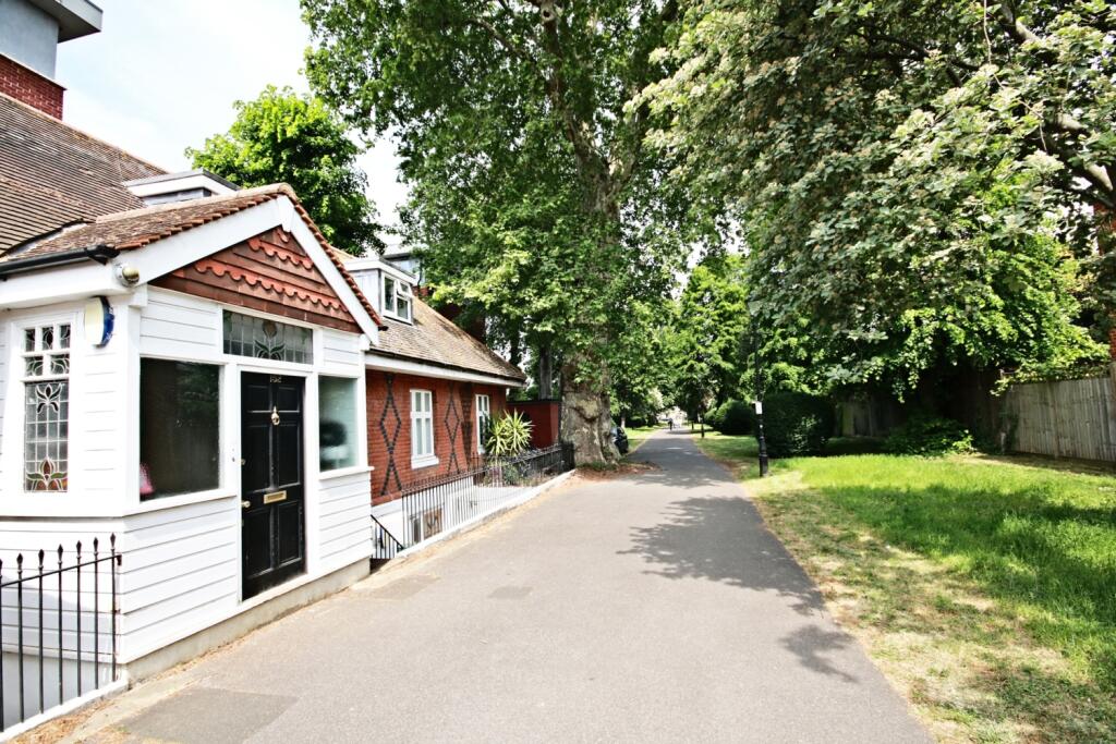 Main image of property: Lower Richmond Road, London SW15 1LU