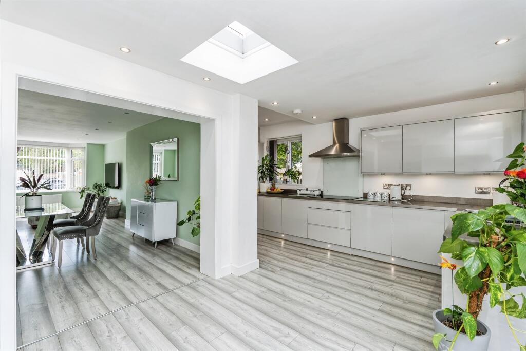 House in Southampton - More