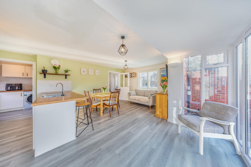 Bays Crescent, Reading, RG7 photo 4