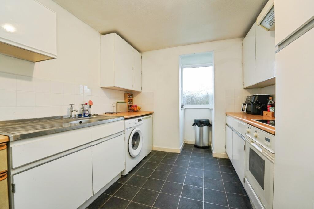Vicarage Court, Brockworth, Gloucester, Gloucestershire, GL3 photo 4