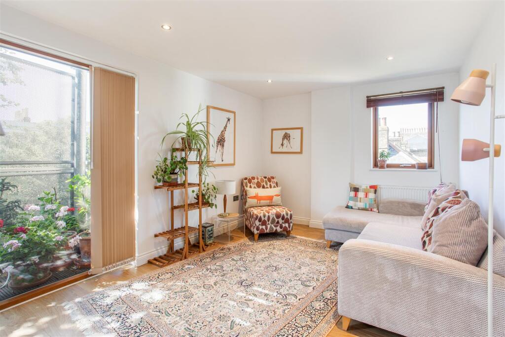Apartment in London - More