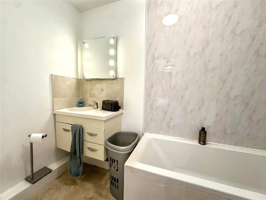 Apartment in London - More