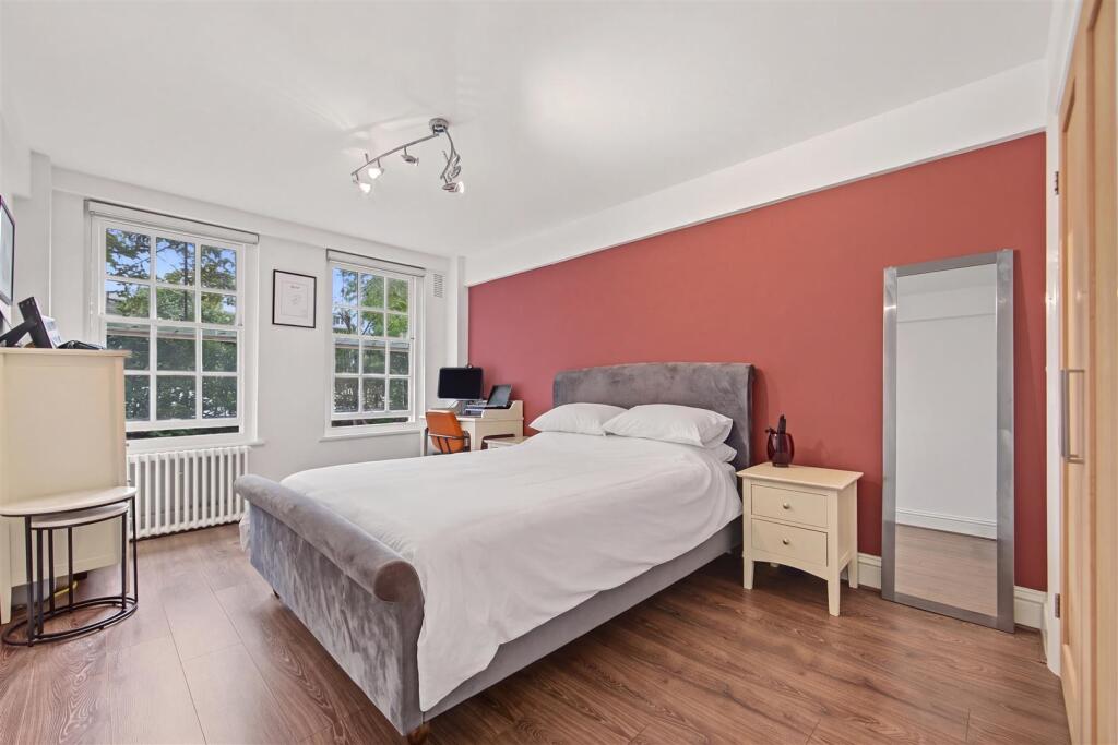 Apartment in London - More
