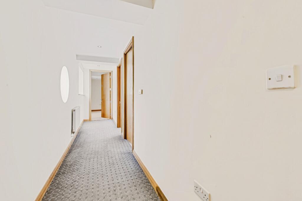 Apartment in Northampton - View 4
