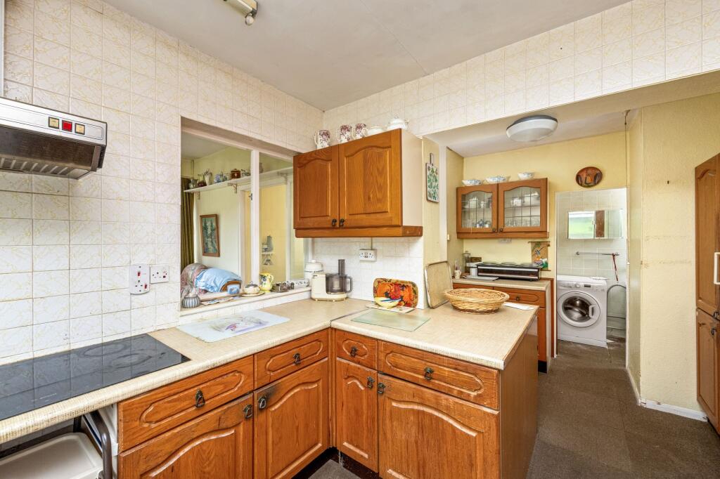 Hangleton Valley Drive, Hove, BN3 photo 3