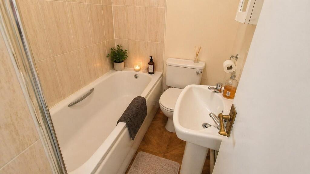 5 bedroom flat for rent