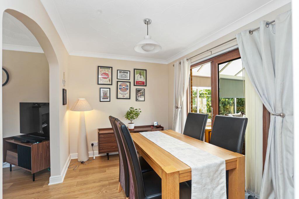 House in Edinburgh, Cleikimin, Craigmillar - More