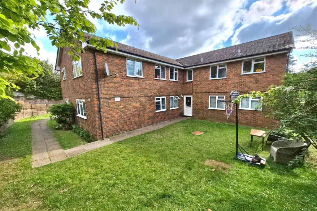 Main image of property: 2 bedroom Apartment 1st Floor in Farncombe