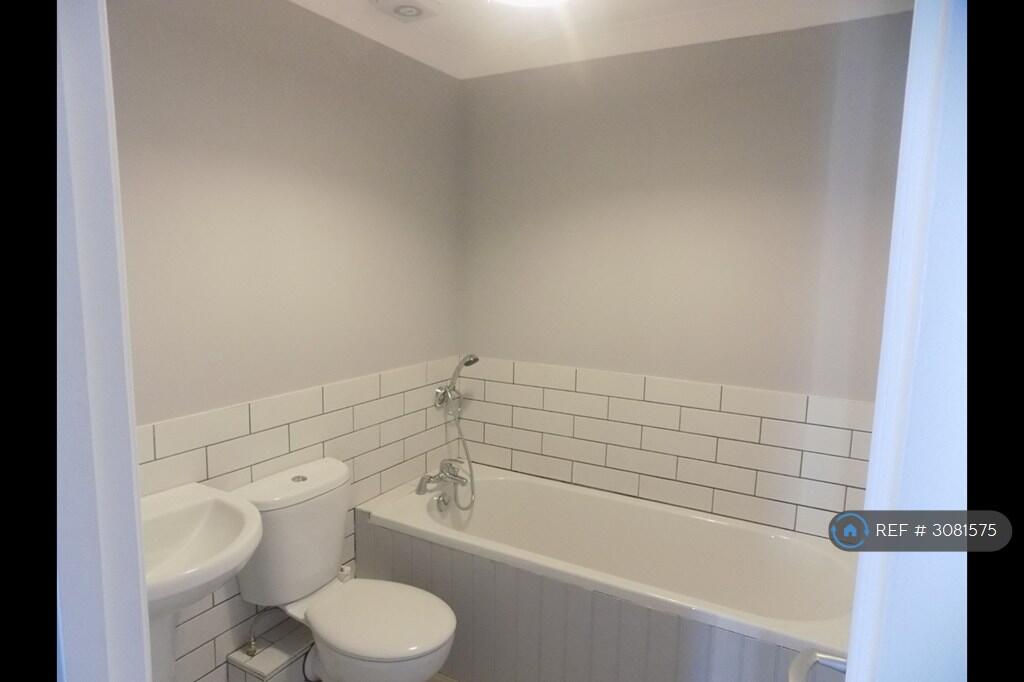 Apartment in Portsmouth - More