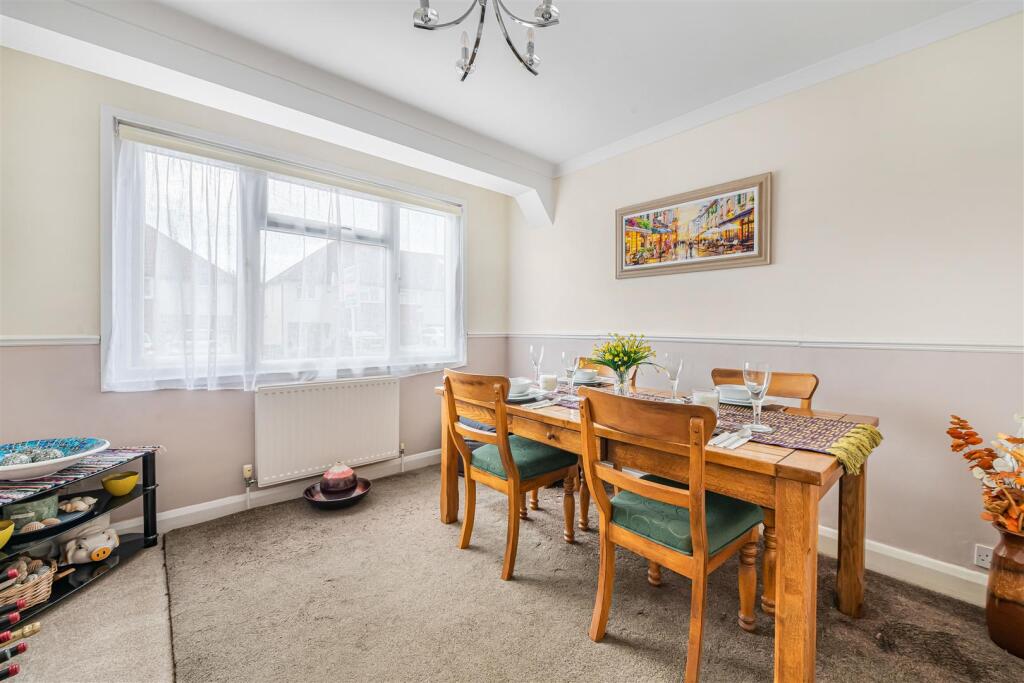 House in Sutton - View 3