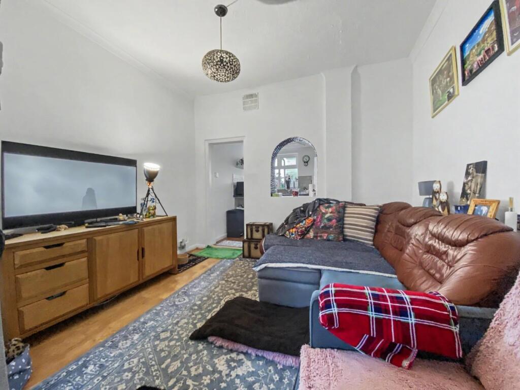 House in Slough - View 4