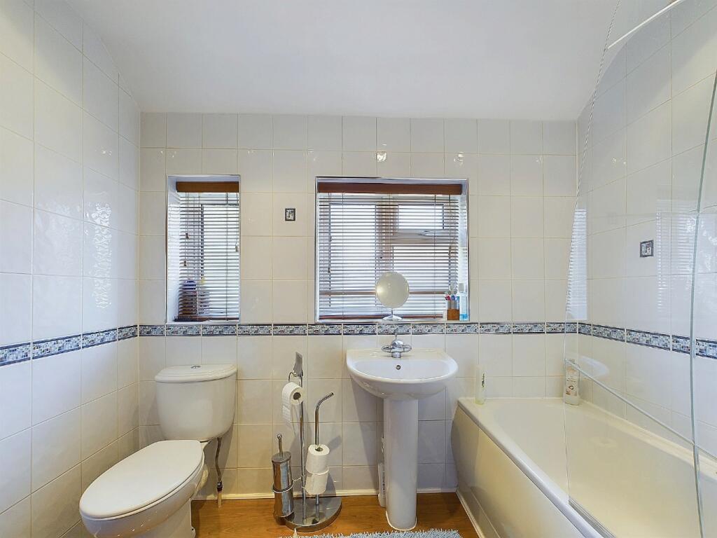 House in London, Avery Hill - More