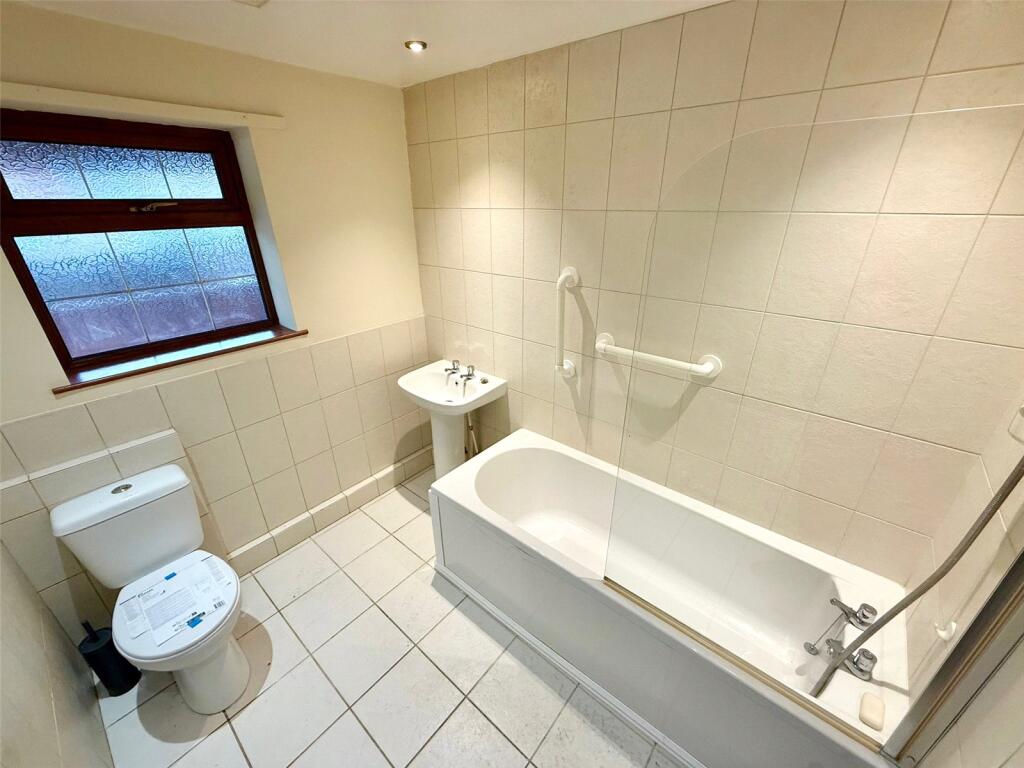 Minster Road, Off Church Drive, Stourport-on-Severn, Worcestershire photo 5