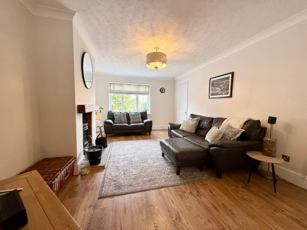 House in Mansfield, Forest Town - View 4