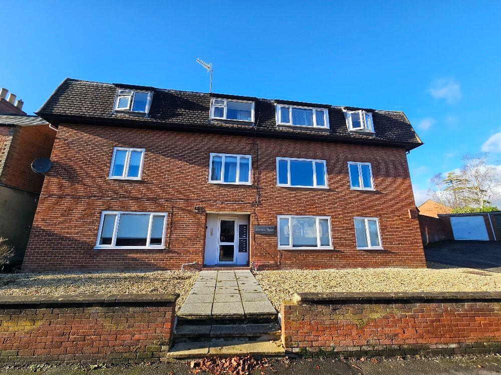 Main image of property: Bath Road, Banbury, OX16 0TZ