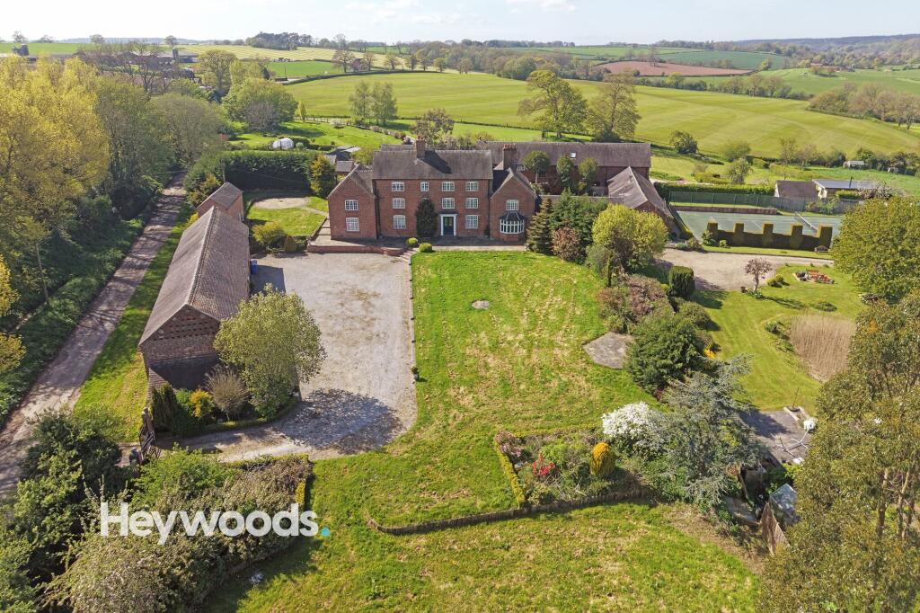 House in Stoke-on-Trent - More