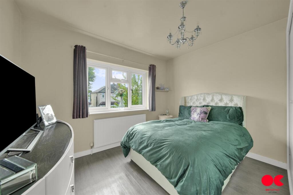 House in London, Gidea Park - View 4