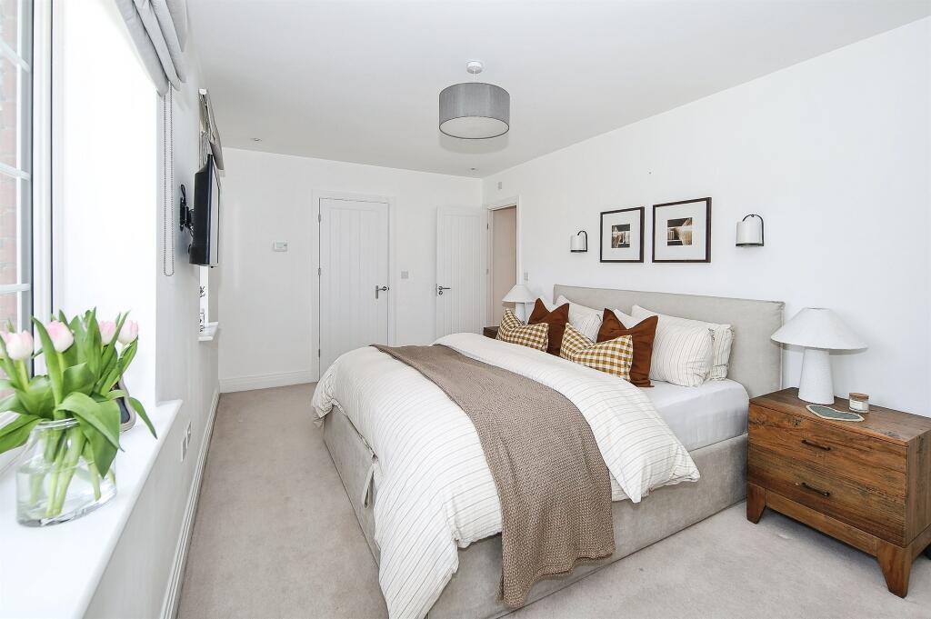 House in Warwick, Burton Green - View 5