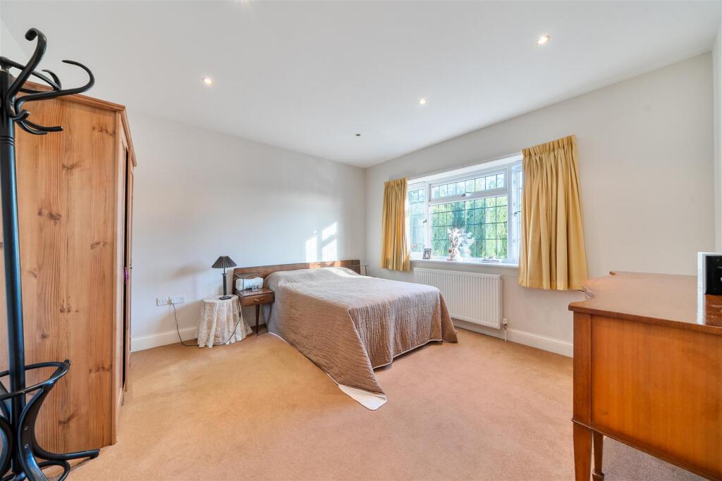 Oxhawth Crescent, Bromley photo 4