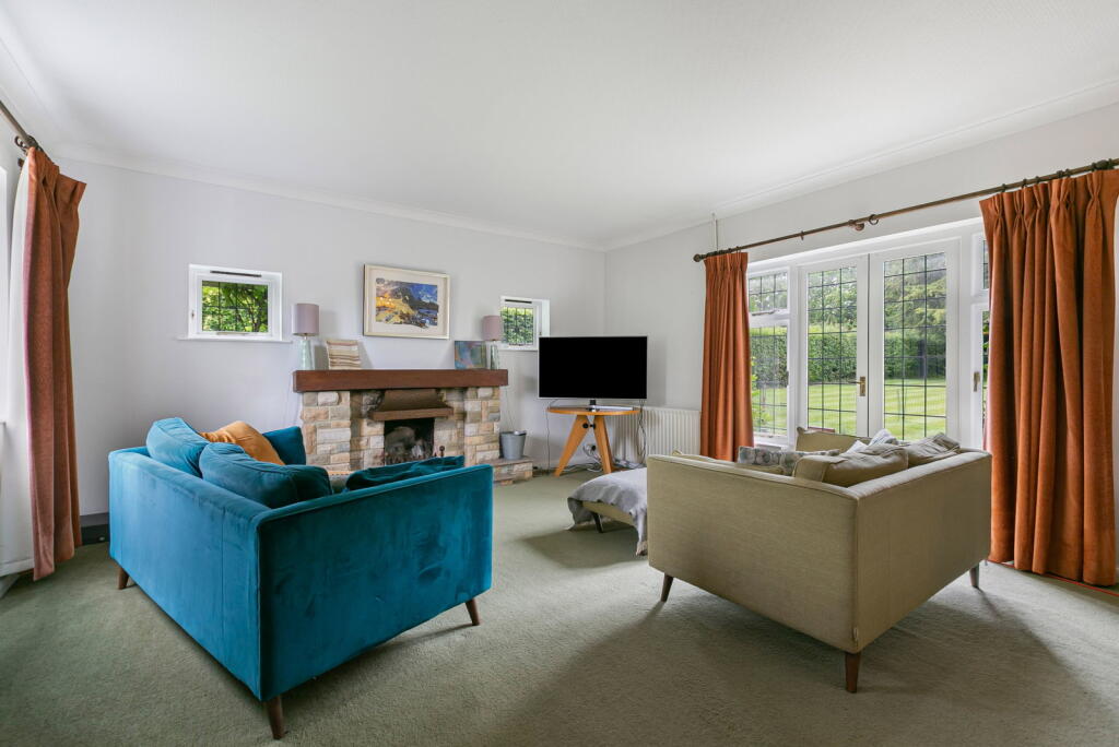 House in Kingston upon Thames - More