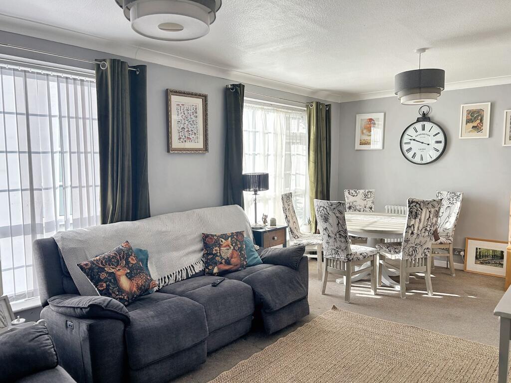 Aspin Drive, Knaresborough photo 3
