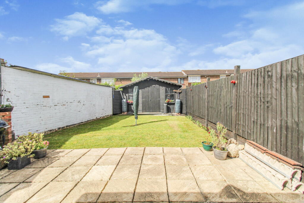 House in Southend-on-Sea - More