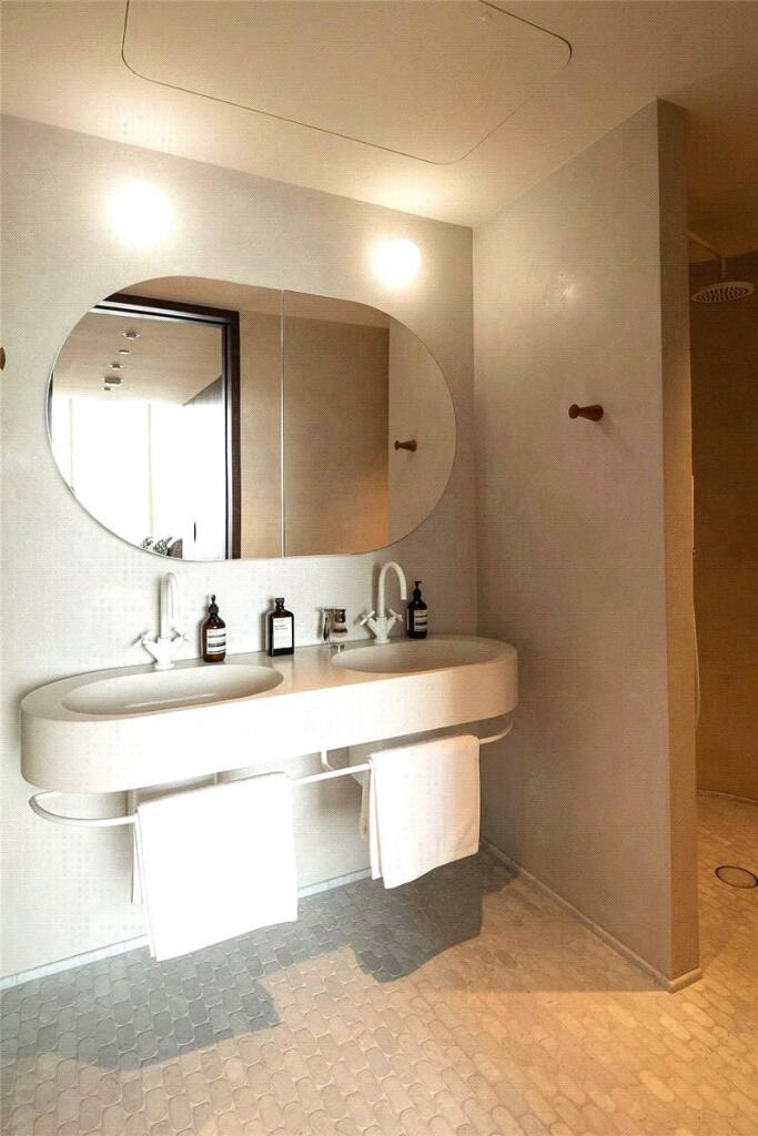 Apartment in London, Wood Wharf, Isle of Dogs - View 3