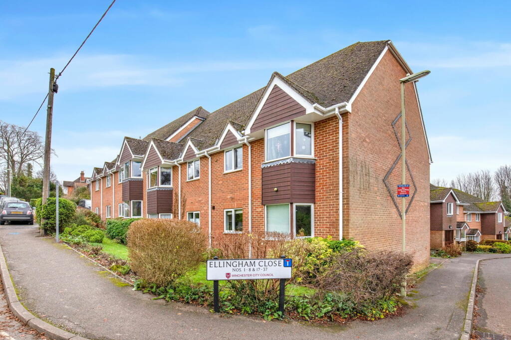 Main image of property: Ellingham Close, Alresford, SO24 9EY