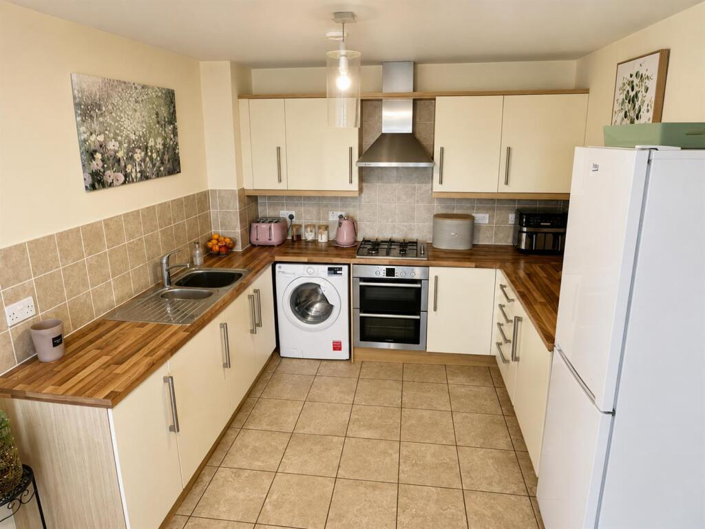 House in Gloucester - View 5