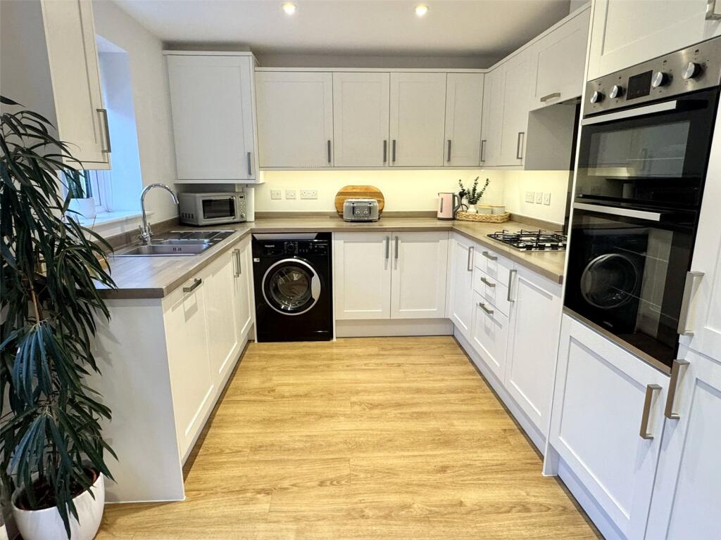 Fisher Court, Chard, Somerset, TA20 photo 2