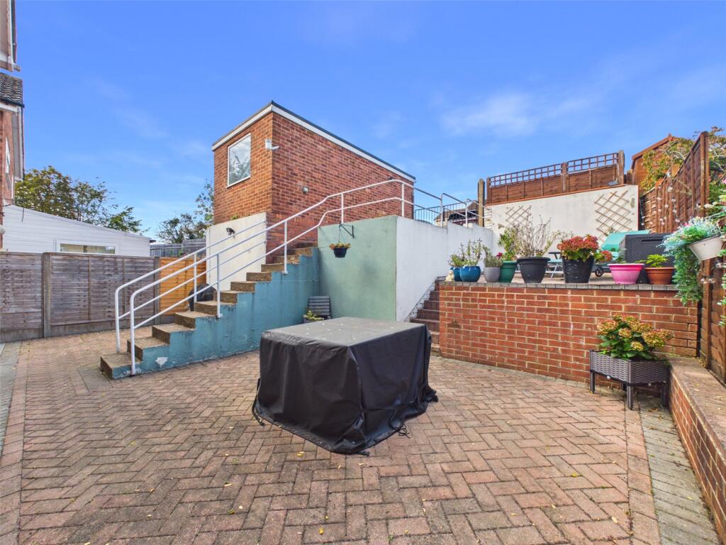 House in Gloucester - View 4