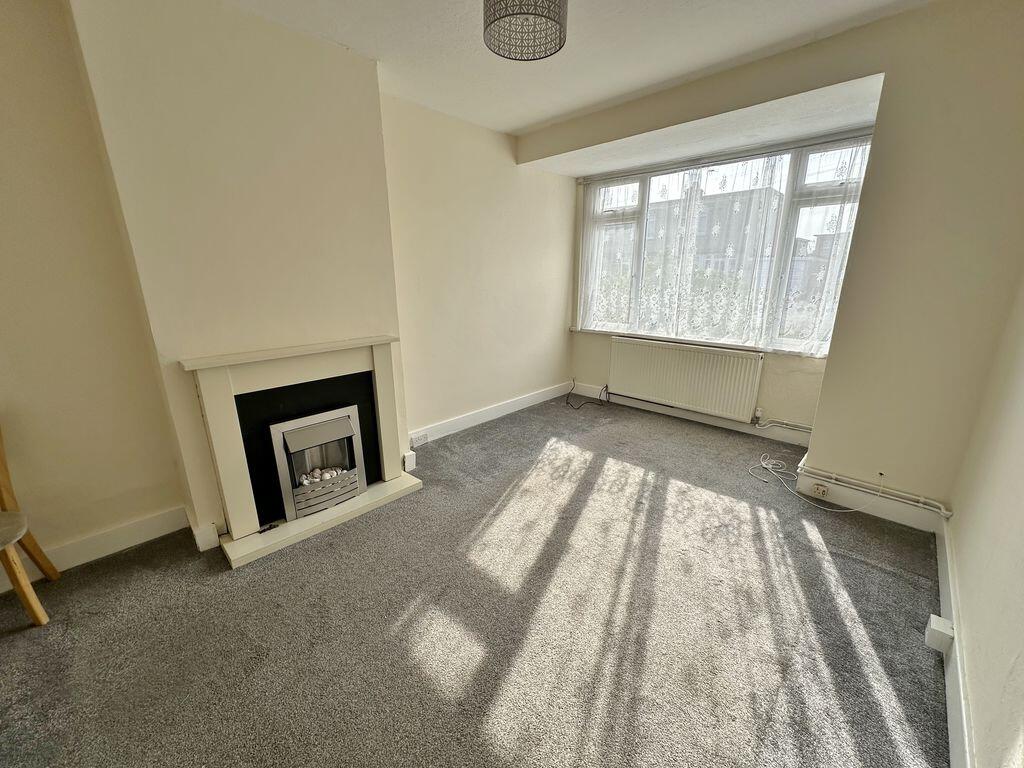 Queen Elizabeth Avenue, East Tilbury photo 3