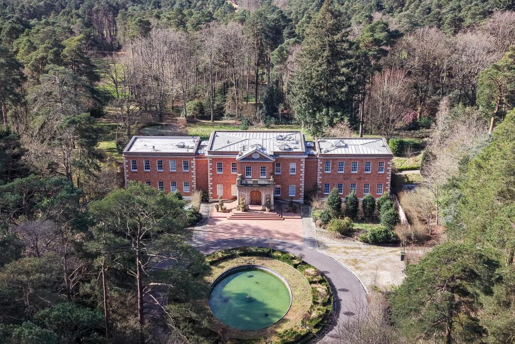 House in Runnymede, Surrey - View 2