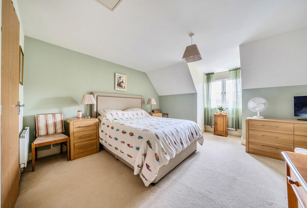 Main image of property: Flint Close, Horley, RH6