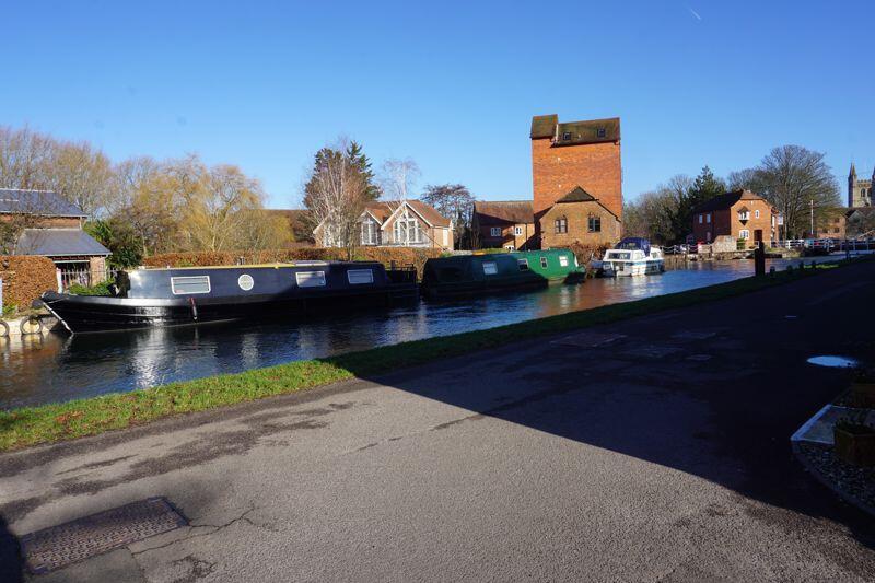 Mallard Court, West Mills, Newbury - View 3