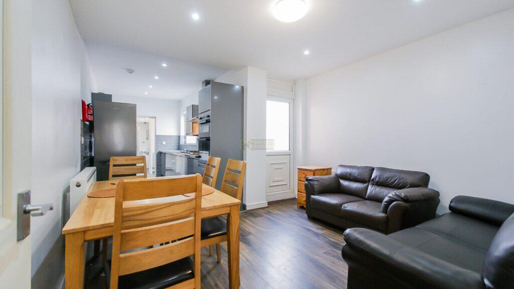 4 bedroom terraced house for rent