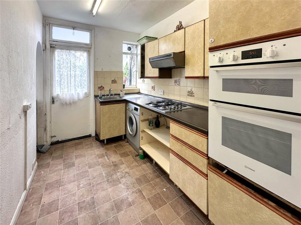 Harefield Road, Uxbridge, UB8 photo 5