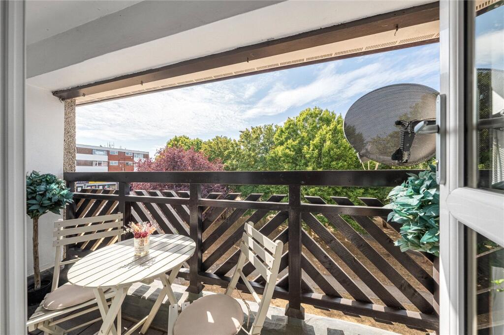 Apartment in London - View 5