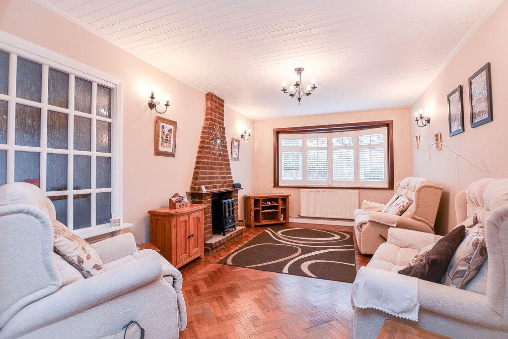 House in Rochford, Great Wakering - More