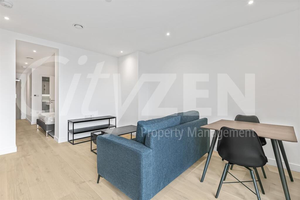 Apartment in Watford, Hertfordshire - View 5