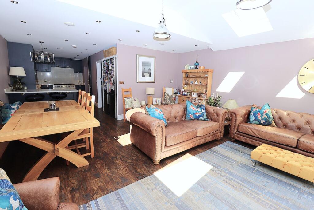 House in Rushmoor, Farnborough Park, Farnborough - View 5